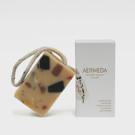 Cedarwood, Patchouli, Frankincense, Lavender and Amyris